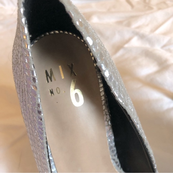 MIX No. 6 Silver “Fish Scale”  Pumps (7.5M) - Picture 11 of 15